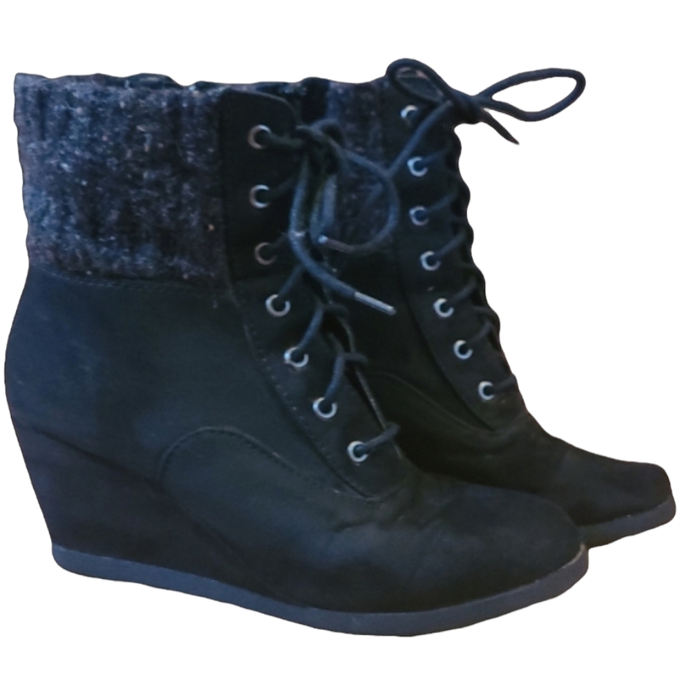 Ladies wedge heeled boots